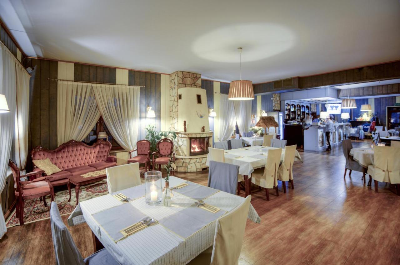 Restauracja Sidlo Bed and Breakfast Żukowo Exteriör bild